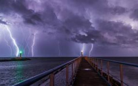 如何使用比特币闪电网络与 Blockstream 的卫星服务广播消息？